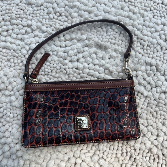 Dooney & Bourke Croc Embossed Leather Large Slim Wristlet Bag Wallet Brown - Picture 4 of 7